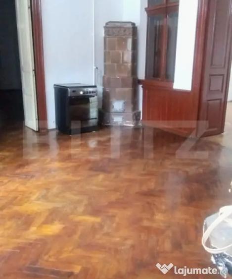 Casă cu 7 camere cu Teren 100 Mp în Central