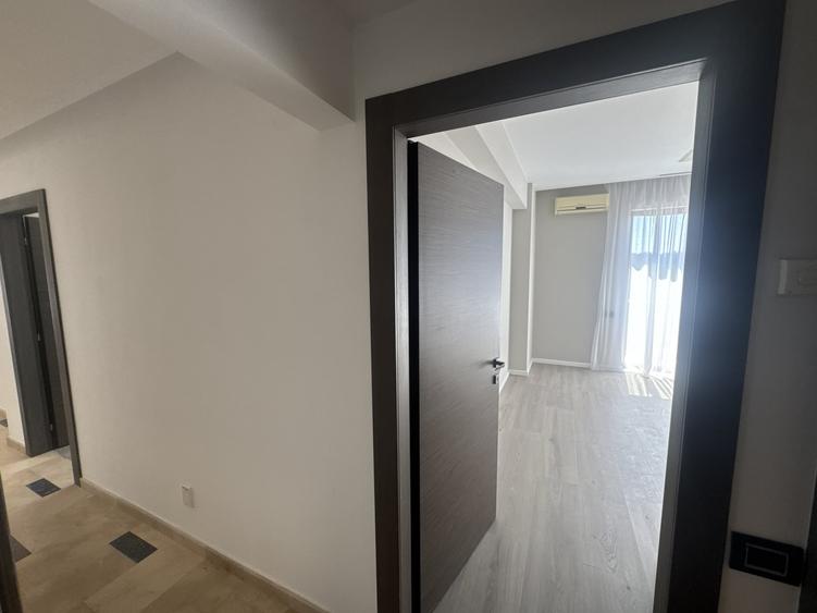 Apartament cu 4 camere decomandat, mobilat în Băneasa
