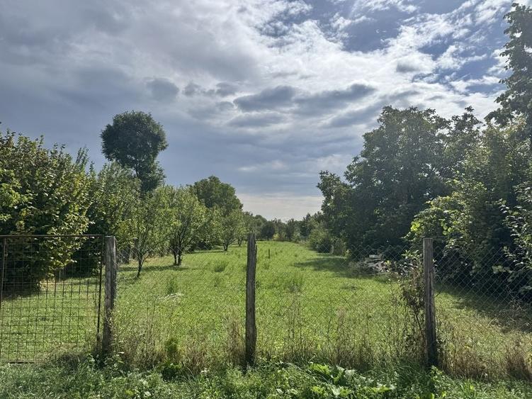 Teren de 1503 mp, în Brebu