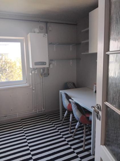 Apartament cu 3 camere decomandat, mobilat în Casa de Cultură