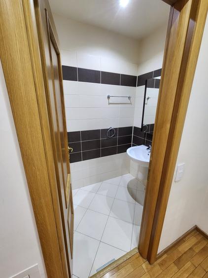 Apartament cu 3 camere semidecomandat în Herăstrău