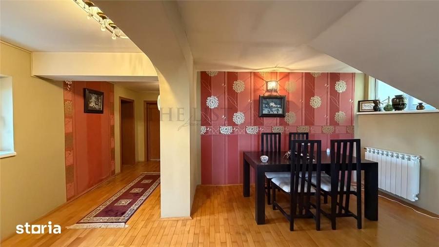 Casă cu 7 camere cu Teren 650 Mp în Central