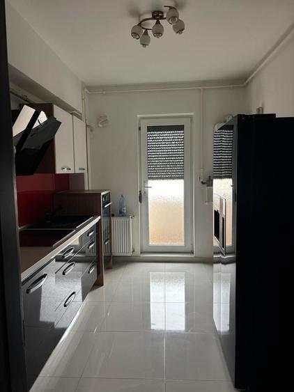 Apartament cu 3 camere decomandat în Lacu