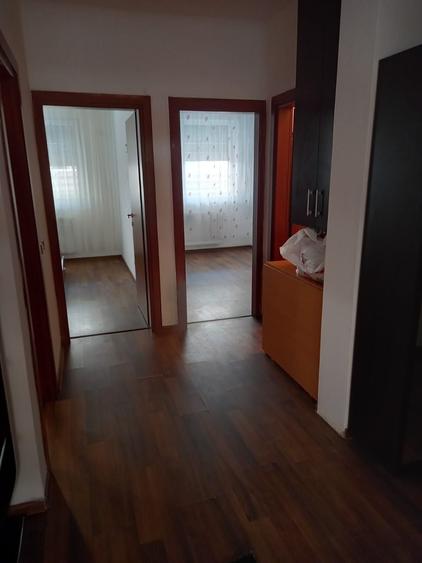 Apartament cu 3 camere semidecomandat în Chiajna