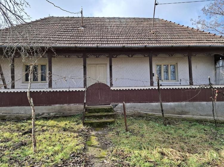 Casă cu 2 camere în Cătina