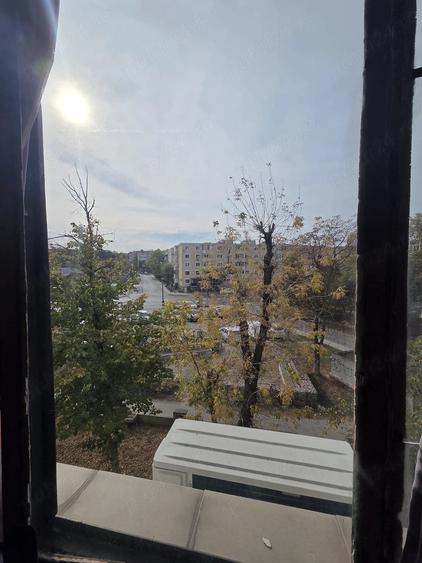 Apartament cu 2 camere semidecomandat în Craiovei