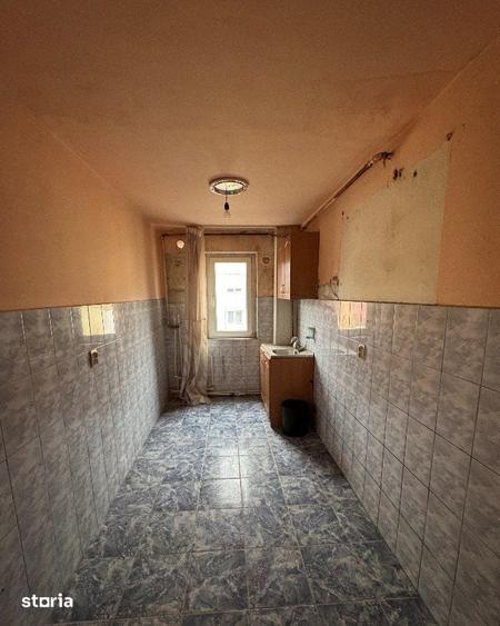 Apartament cu 3 camere semidecomandat în Central