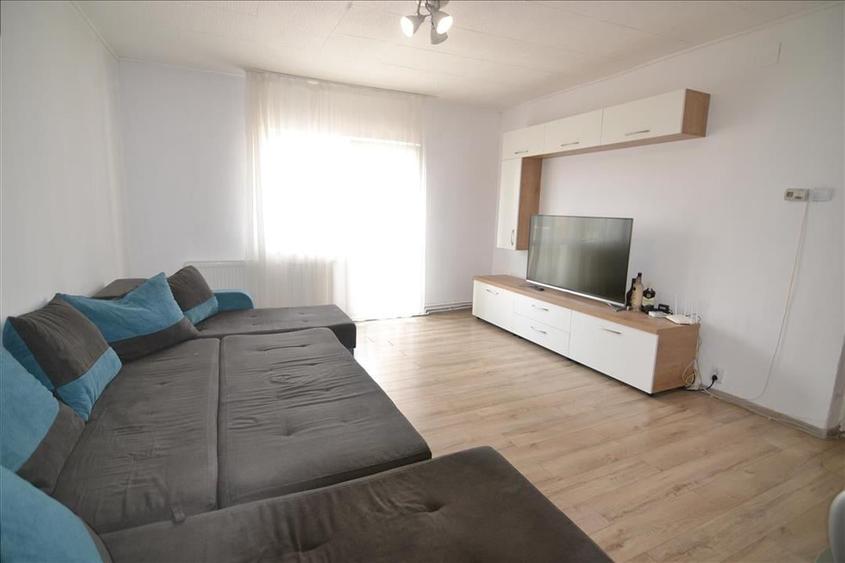 Apartament cu 3 camere decomandat în Vlahuță
