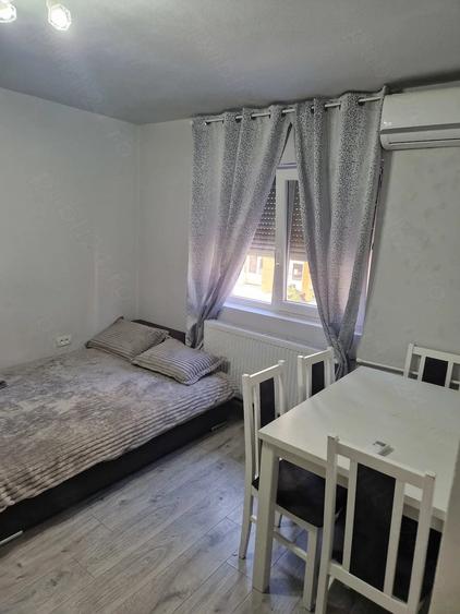 Garsonieră decomandată în Confecții