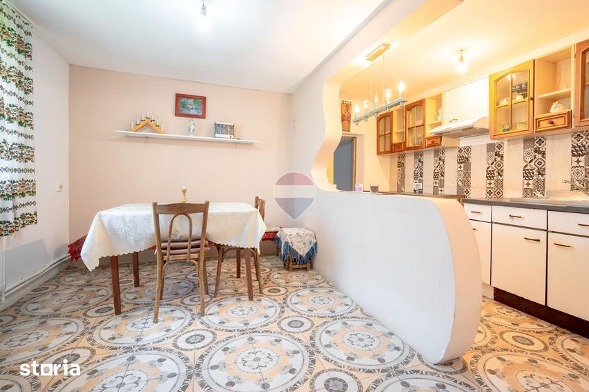 Casă cu 2 camere cu Teren 931 Mp în Șinca