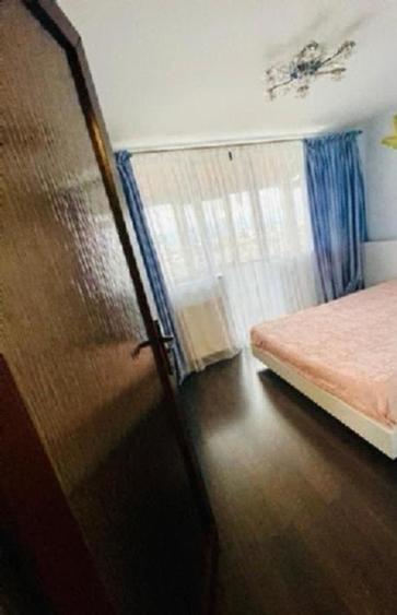 Apartament cu 3 camere semidecomandat, mobilat în Grivița