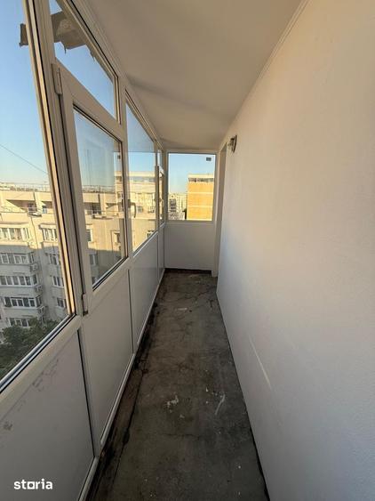 Apartament cu 3 camere semidecomandat în Iancului