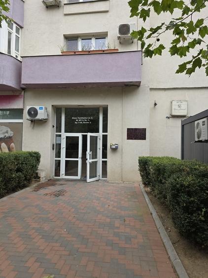 Apartament cu 3 camere decomandat în Costin Georgian