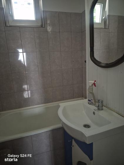 Apartament cu 3 camere în Dumbrava