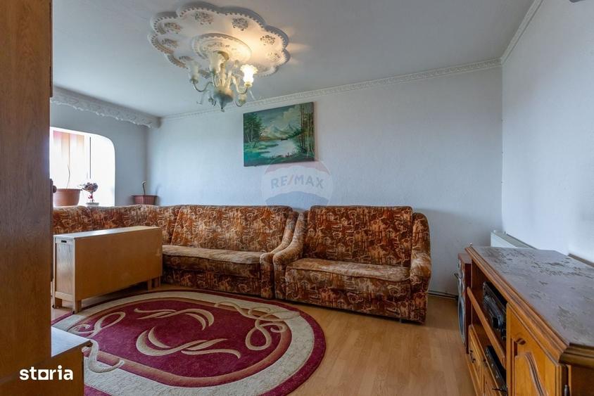 Apartament cu 3 camere decomandat, mobilat în Narcisa