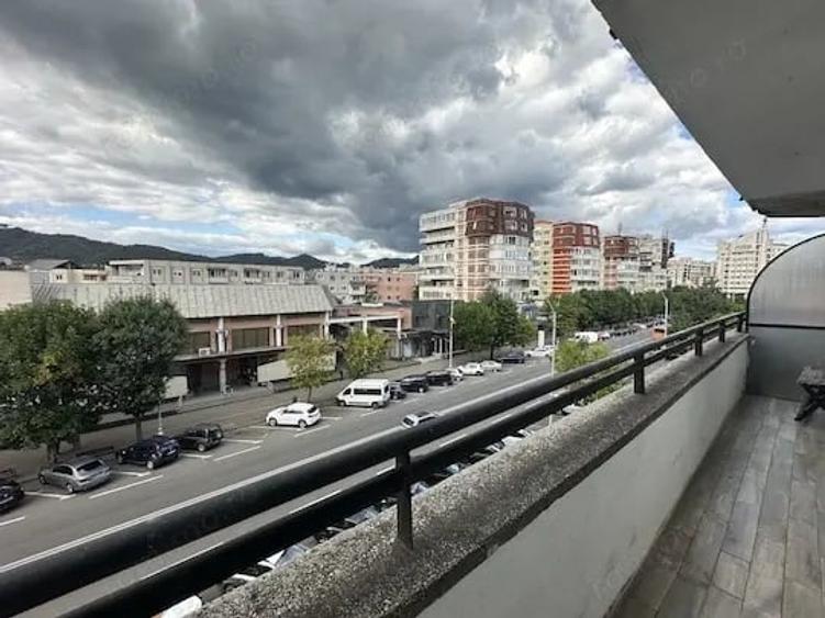 Apartament cu 4 camere decomandat în Ultracentral