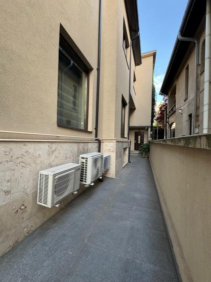 Apartament cu 4 camere în Casin