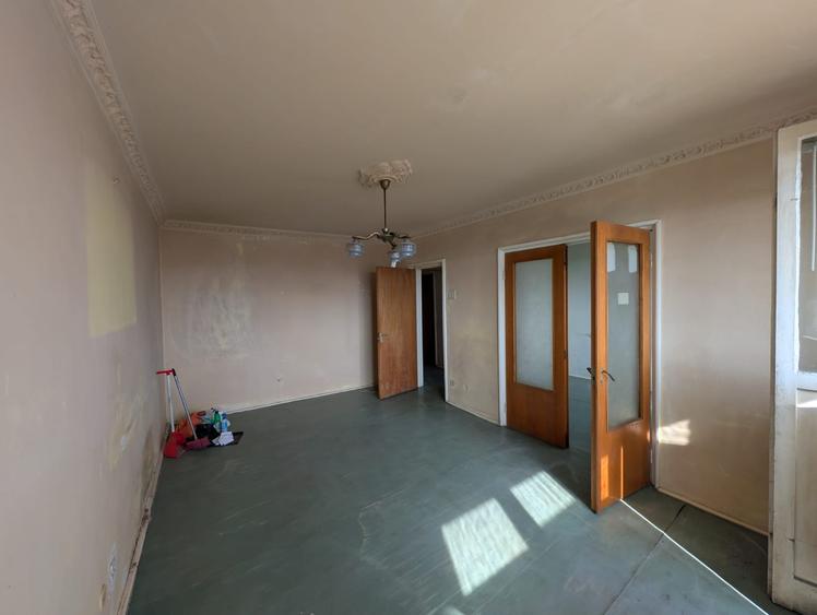 Apartament cu 3 camere decomandat în Drumul Taberei