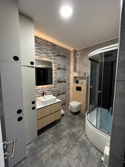 Apartament cu 3 camere decomandat în Florești