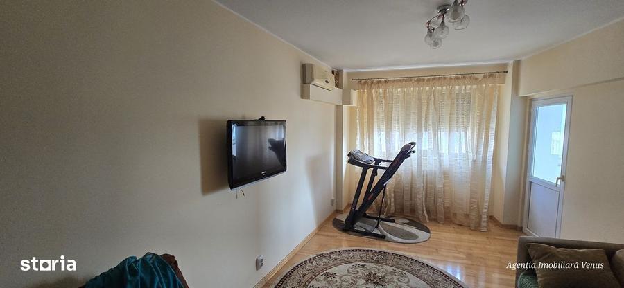 Apartament cu 4 camere decomandat în Central