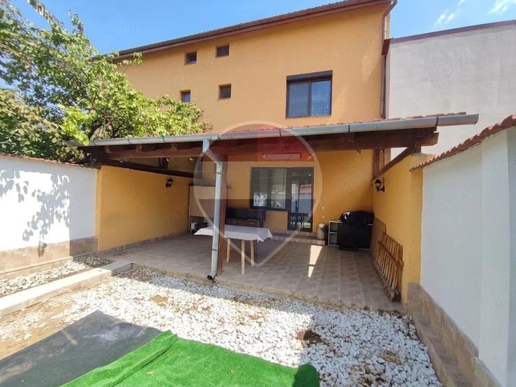 Casă cu 4 camere în Cantemir