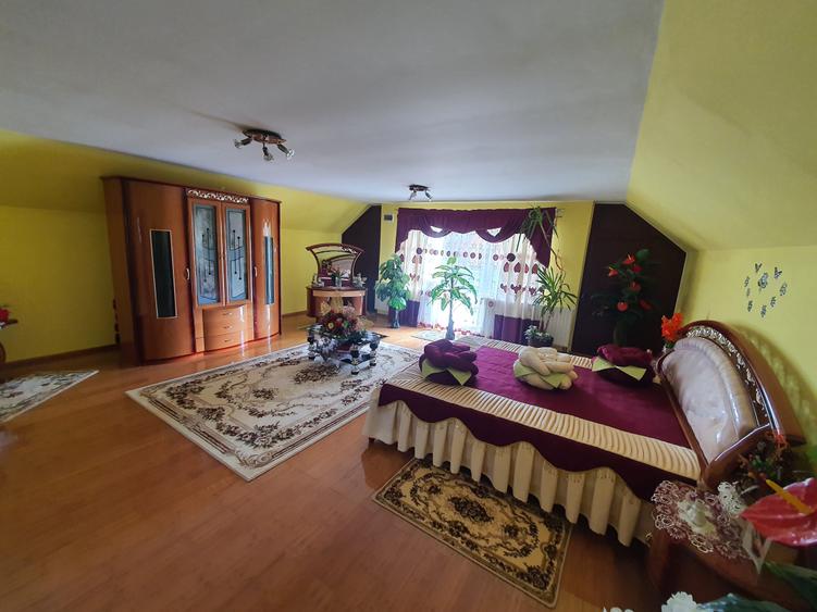 Casă individuală cu 4 camere cu Garaj în Teliu