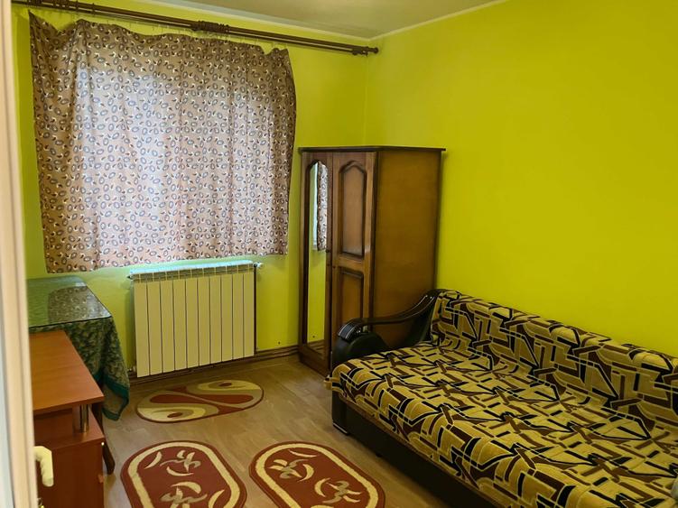 Apartament cu 2 camere semidecomandat în Podu Roș