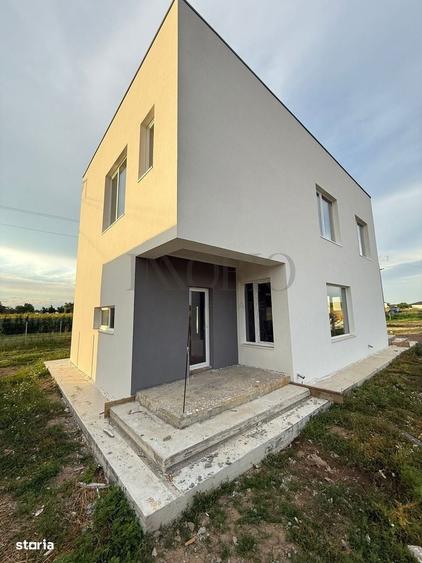 Casă cu 4 camere în Ghermănești