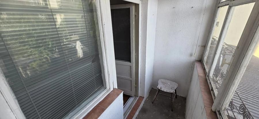 Apartament cu 3 camere semidecomandat în Vest