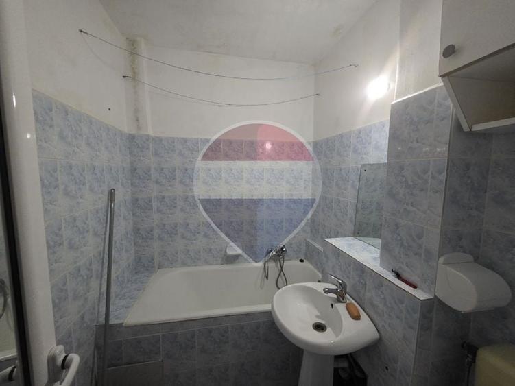 Garsonieră semidecomandată, mobilată în Micălaca
