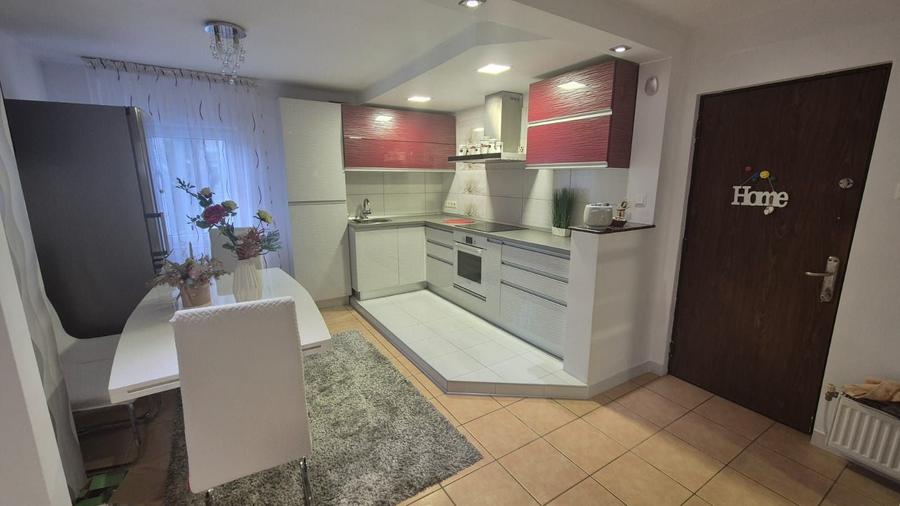 Apartament cu 3 camere decomandat în Movilei
