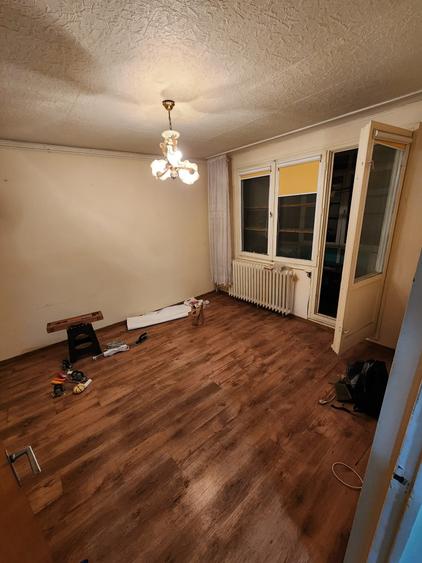 Apartament cu 4 camere decomandat în Berceni