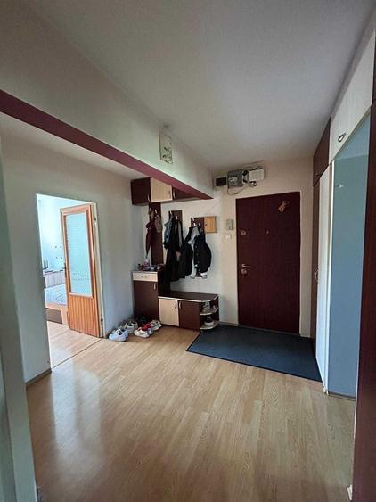 Apartament cu 3 camere decomandat în Iosia
