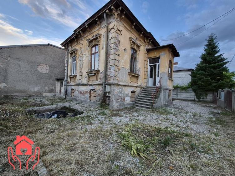 Casă individuală cu 7 camere cu Canalizare în Unirii