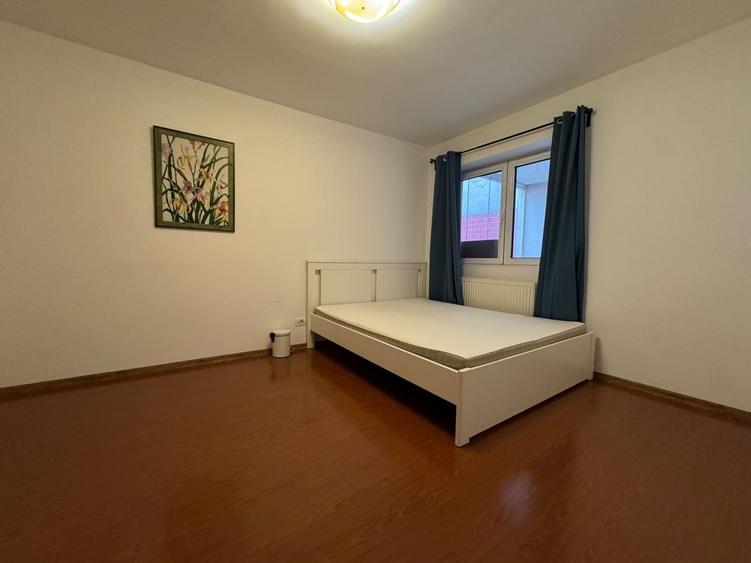 Apartament cu 3 camere decomandat în Jiului