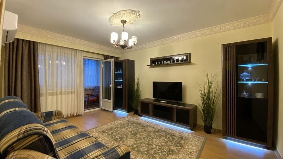 Apartament cu 3 camere decomandat în Faleza Nord