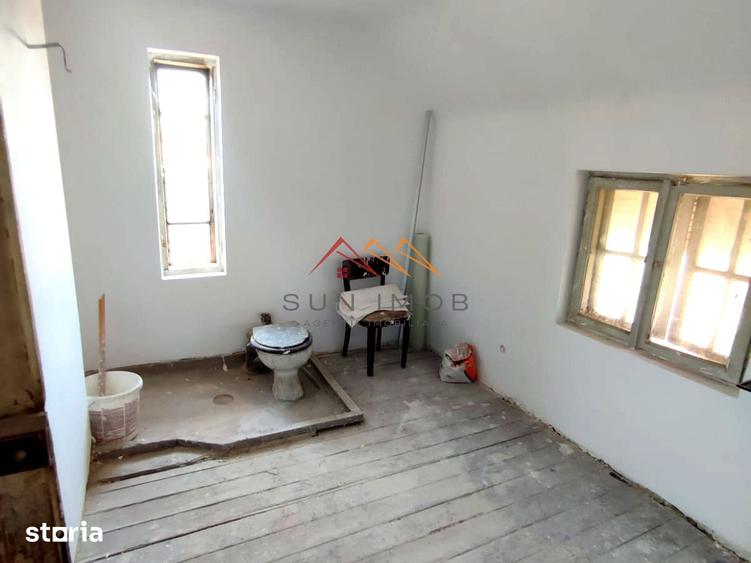 Casă cu 10 camere cu Teren 355 Mp în Ana Ipătescu