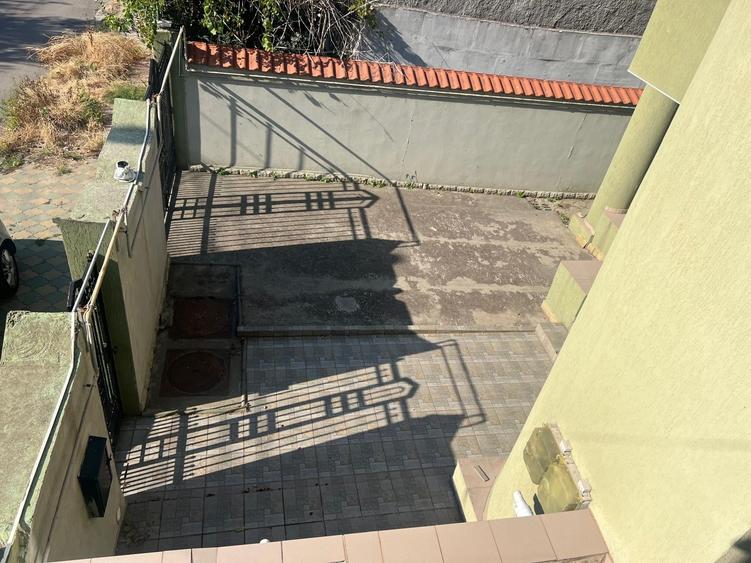 Casă individuală cu 5 camere cu Garaj în Coiciu