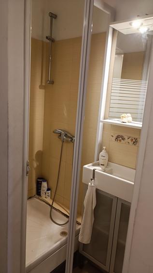 Apartament cu 3 camere decomandat în Crângași