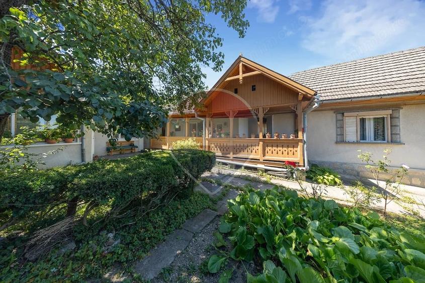Casă cu Teren 1900 Mp în Central