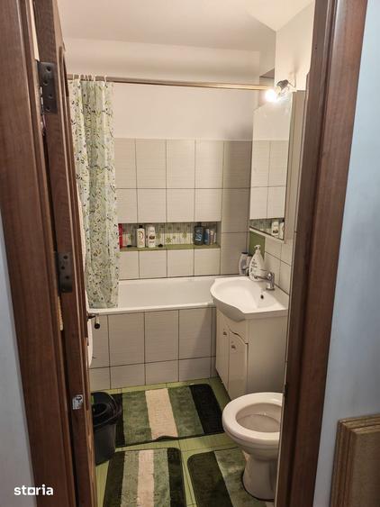 Apartament cu 4 camere semidecomandat în Central
