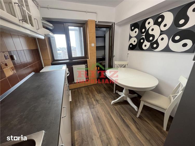 Apartament cu 3 camere decomandat în Crișan