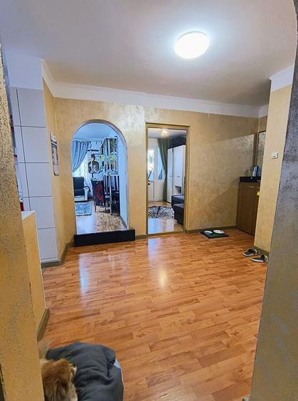 Apartament cu 4 camere semidecomandat, mobilat în Fizicienilor