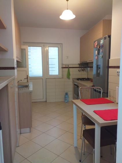 Apartament cu 3 camere semidecomandat în Ștefan cel Mare