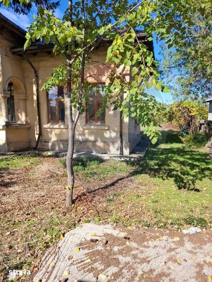 Casă cu 6 camere cu Teren 3300 Mp în Central