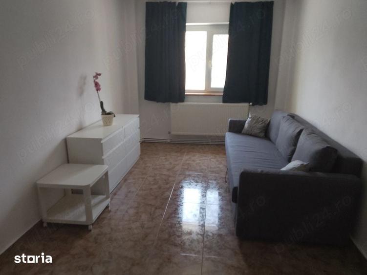 Apartament cu 4 camere în Văcăresti