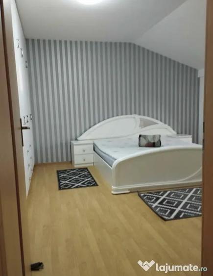 Apartament cu 3 camere decomandat în Cetate