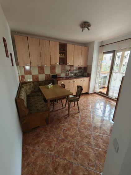 Apartament cu 3 camere decomandat, mobilat în Parcul Circului