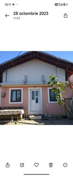 Casă cu 4 camere în Bucium