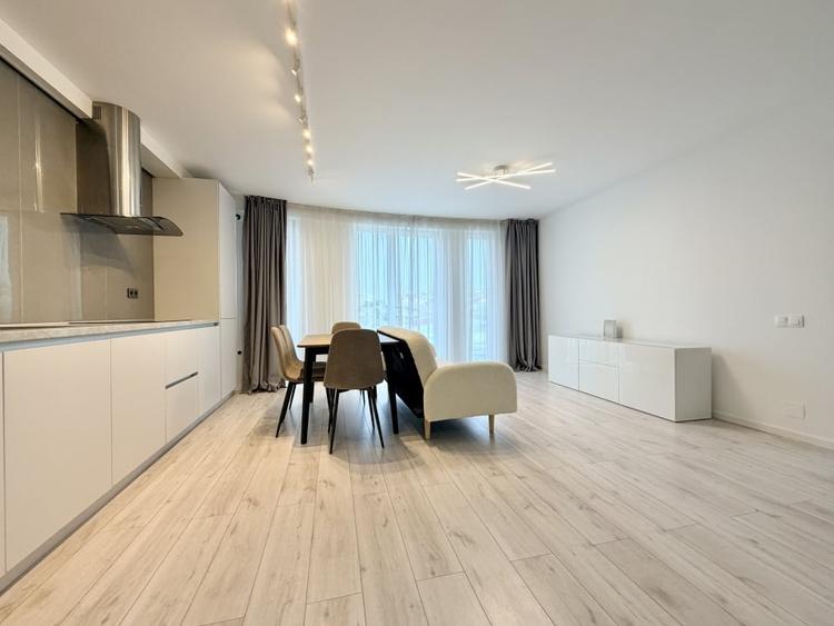 Apartament cu 3 camere semidecomandat, mobilat în Bună Ziua